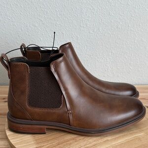 St. John's Bay Mens Rutland Flat Heel Chelsea Boots 9.5M